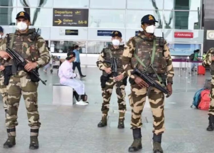 CISF कांस्टेबल ने नांगलोई मेट्रो स्टेशन पर की आत्महत्या, खुद को मारी गोली