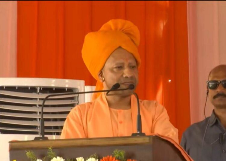 CM योगी की माफियाओं को दो टूक, कहा- बेटी व व्यापारियों की सुरक्षा से खिलवाड़ करने वाले जाएंगे जहन्नुम