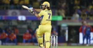 Dhoni के लंबे छक्कों से Social Media पर माचा बवाल