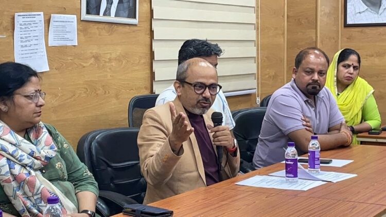 स्वाति मालीवाल में जरा भी शर्म है तो राज्यसभा से इस्तीफ दे दें- दिलीप पांडे 1 Dilip-pandey