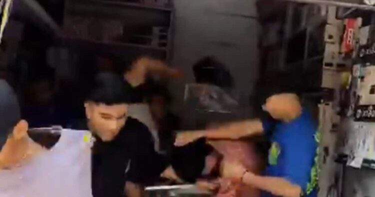 VIDEO: मोबाइल की दुकान और हिंदू लड़कियों के नंबर, कुछ इस तरह से..