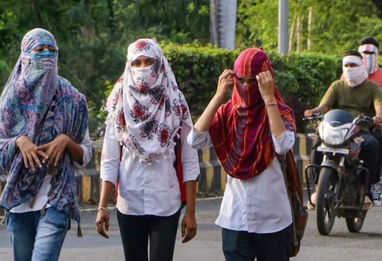 Weather Today: उत्तर प्रदेश में मौसम का डबल अटैक, 32 शहरों में लू का अलर्ट, 1 Weather Today: उत्तर प्रदेश में मौसम का डबल अटैक, 32 शहरों में लू का अलर्ट,