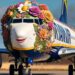 पिंक लिपस्टिक और फूलों के ताज से सजी दिखी Ryanair Airline की फ्लाइट, 12 पिंक लिपस्टिक और फूलों के ताज से सजी दिखी Ryanair Airline की फ्लाइट,
