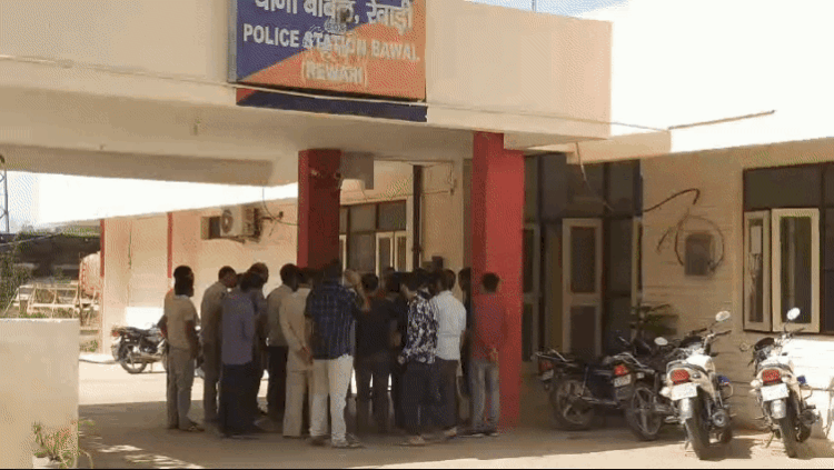 Money Transfer की दुकान पर pistol के बल पर लूट, 1 Money Transfer की दुकान पर pistol के बल पर लूट,