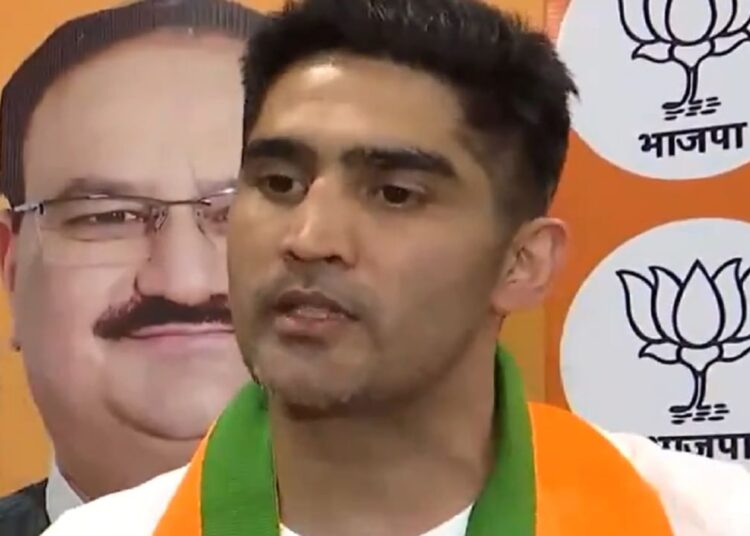 कांग्रेस को बड़ा झटका, बॉक्सर विजेंदर सिंह BJP में शामिल