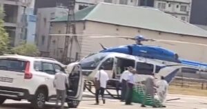 लोकसभा चुनाव: हेलीकॉप्टर में बैठते समय गिर गईं ममता बनर्जी, पैर में लगी चोट