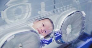 मरी हुई मां के कोख से बचाई गई बच्ची की मौत, गाजा की ये खबर झकझोर देगा आपका दिल