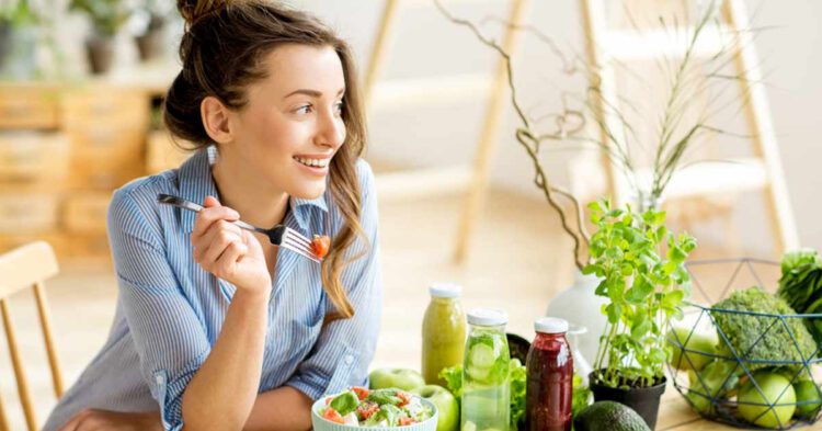 गर्मियों में रहना चाहते हैं एनर्जेटिक और सेहतमंद, डाइट में करें बदलाव, ऐसे बनाए डाइट चार्ट