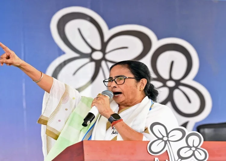 स्कूलों में नौकरियों पर उच्च न्यायालय का आदेश अवैध, इसे चुनौती देंगे : Mamata Banerjee