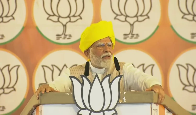 PM Modi in Latur: 'मोहब्बत की दुकान' में फेक वीडियो बिकने लगे हैं, 1 PM Modi in Latur: ‘मोहब्बत की दुकान’ में फेक वीडियो बिकने लगे हैं,