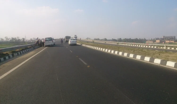 झारखंड में अलग अलग सड़क हादसों में तीन की मौत, नौ जख्मी