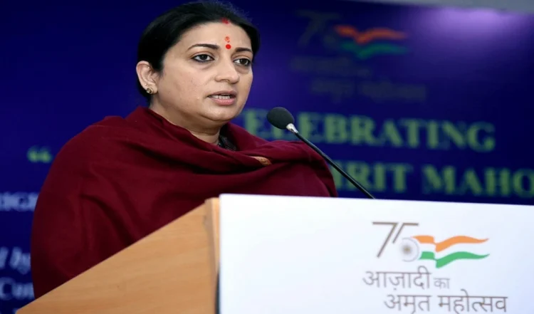 Smriti Irani ने किये रामलला के दर्शन, राष्ट्र की प्रगति की कामना की 1 Smriti Irani ने किये रामलला के दर्शन, राष्ट्र की प्रगति की कामना की