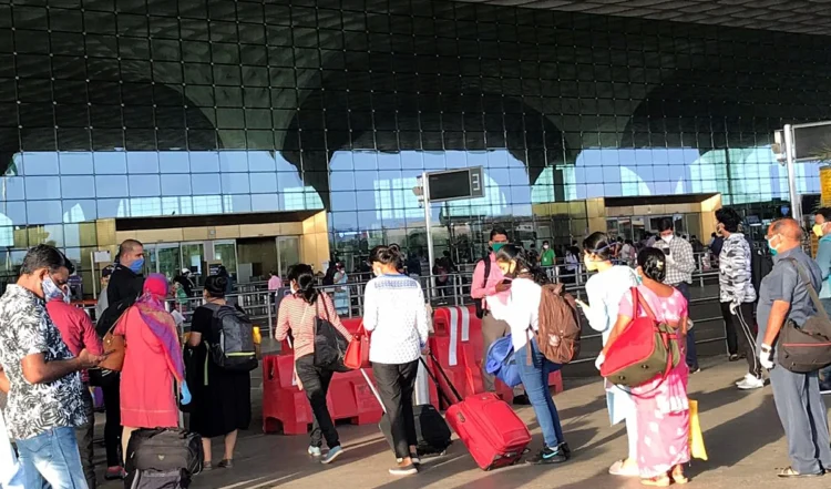 ‘वाराणसी एयरपोर्ट पर बम फिट है, रिमोट दबाते धमाका होगा’,