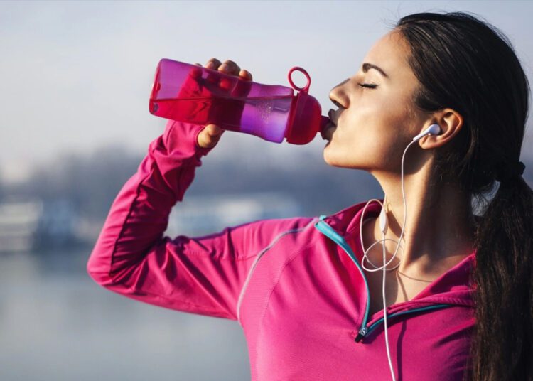 Workout Tips: वर्कआउट के दौरान जोश-जोश में न पिएं अधिक पानी, हो सकती है गंभीर समस्या