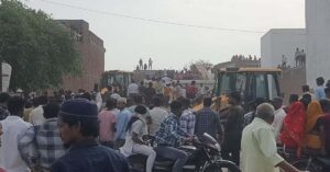 बदायूं में आतिशबाजी की दुकान में तेज धमाका, कई लोग मलबे में दबे