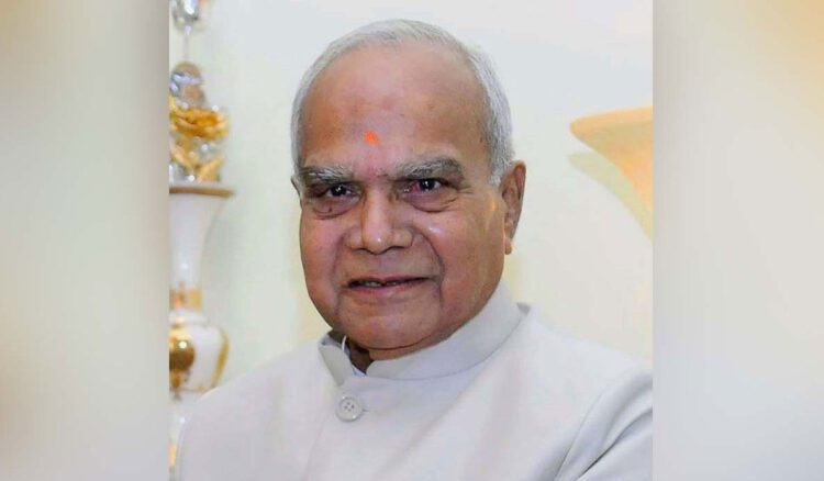 बैसाखी पर Punjab और Haryana के गुरुद्वारों में उमड़े श्रद्धालु, राज्यपाल Banwarilal Purohit ने दी लाेगाें काे शुभकामनाएं