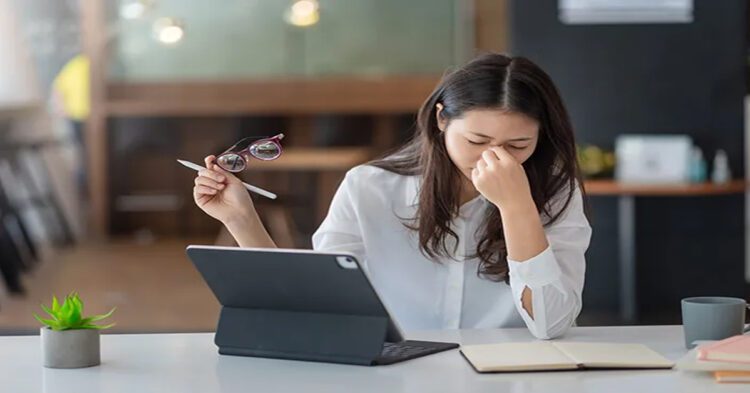 मेंटल हेल्थ की बज गई है बैंड? इन 8 टिप्स से दूर करें स्ट्रेस 1 Health Tips