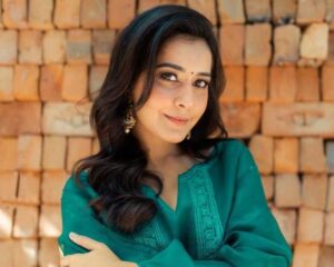 राशि खन्ना ने खरीदा तीसरा घर, गृह प्रवेश की तस्वीरें हुई वायरल