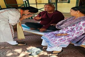 लालू, राबड़ी का आशीर्वाद लेकर रोहिणी आचार्य निकली चुनाव प्रचार पर