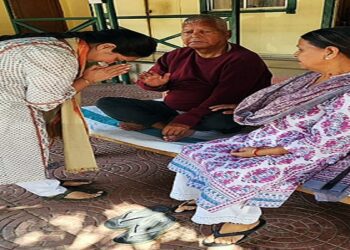 लालू, राबड़ी का आशीर्वाद लेकर रोहिणी आचार्य निकली चुनाव प्रचार पर