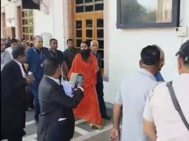 विज्ञापन केस में जवाब से संतुष्ट नहीं, बाबा रामदेव को सुप्रीम कोर्ट ने लगाई फटकार 1 विज्ञापन केस में जवाब से संतुष्ट नहीं, बाबा रामदेव को सुप्रीम कोर्ट ने लगाई फटकार - patanjali advertisements case sc hearing baba ramdev acharya balkrishna present