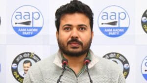 शराब घोटाले के शिकंजे में AAP, ईडी दफ्तर पहुंचे विधायक दुर्गेश पाठक
