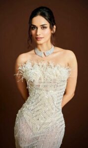 ट्रांसपेरेंट गाउन में मानुषी छिल्लर का दिलकश अंदाज, देखिए हॉट तस्वीरें