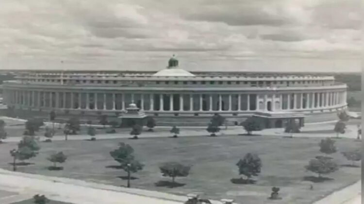 आज ही के दिन शुरू हुआ था संसद का पहला सत्र, जानें 13 मई से जुड़ी खास बातें 1 आज ही के दिन शुरू हुआ था संसद का पहला सत्र, जानें 13 मई से जुड़ी खास बातें