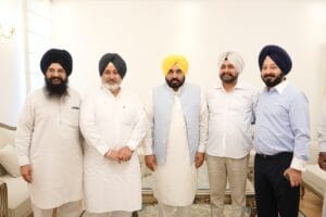 आम आदमी पार्टी ने अकाली दल को दिया बड़ा झटका