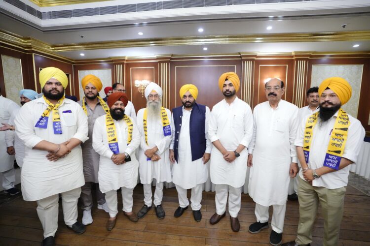 आम आदमी पार्टी ने पंजाब में बीजेपी, कांग्रेस और शिरोमणि अकाली दल (बादल) को दिया बड़ा झटका! 1 AAP join