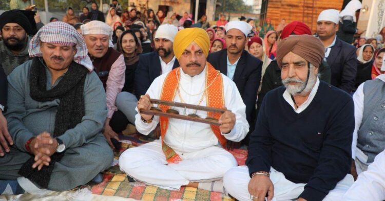 CM मोहन यादव अमृतसर पहुंचे, स्वर्ण मंदिर में टेका मत्था