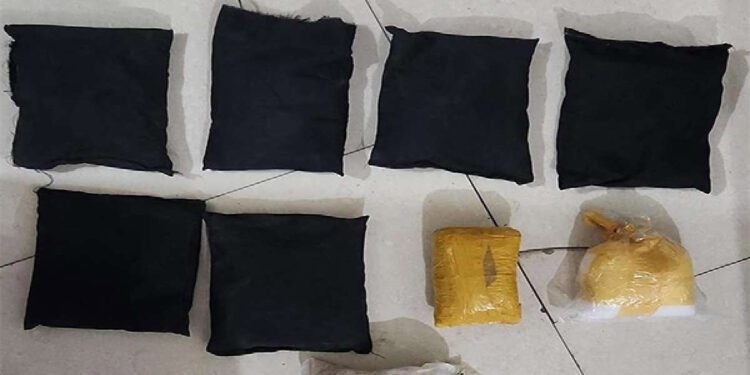 अमृतसर पुलिस ने जब्त किया 5 किलोग्राम ड्रग्स, सीमा पार तस्करी अभियान का किया पर्दाफाश 1 अमृतसर पुलिस ने जब्त किया 5 किलोग्राम ड्रग्स, सीमा पार तस्करी अभियान का किया पर्दाफाश