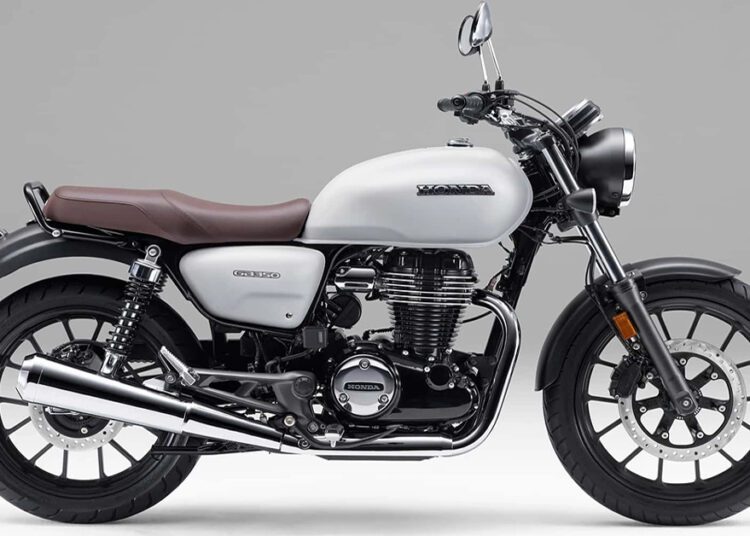 नंबर 1 पर रही ये बाइक निर्माता कंपनी, दिग्गजों को पछाड़ कर किया बड़ा धमाका