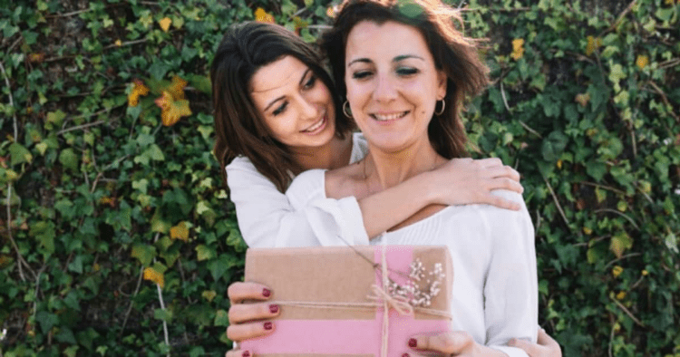 Mother’s Day 2024 : मां के लिए स्पेशल बनाए दिन, गिफ्ट करें 5 स्मार्टफोन