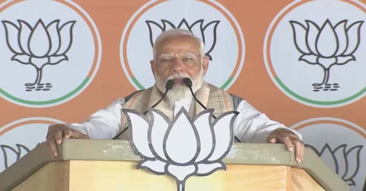 झारखंड के लोहरदगा में कांग्रेस पर खूब बरसे PM मोदी