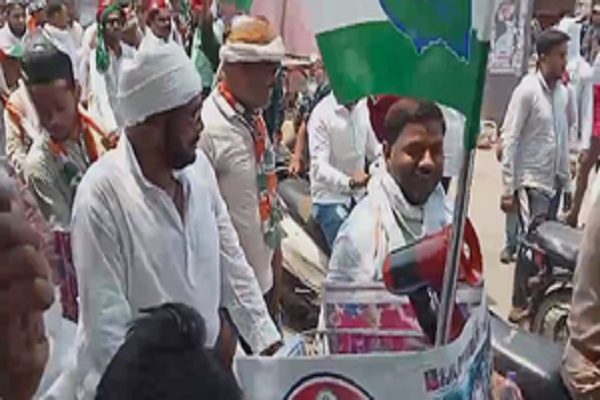 भीषण महंगाई में पूरा देश साइकिल पर चलने को मजबूर है : अजय राय 1 भीषण महंगाई में पूरा देश साइकिल पर चलने को मजबूर है : अजय राय