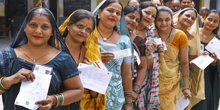 भीषण गर्मी के बीच वोटिंग जारी, सुबह 11 बजे तक 23.6% मतदान