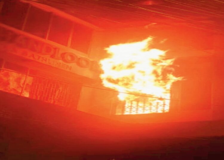 कुरुक्षेत्र के शाहाबाद स्थित सैनी टायर हाउस में भड़की आग, लाखों का नुकसान,