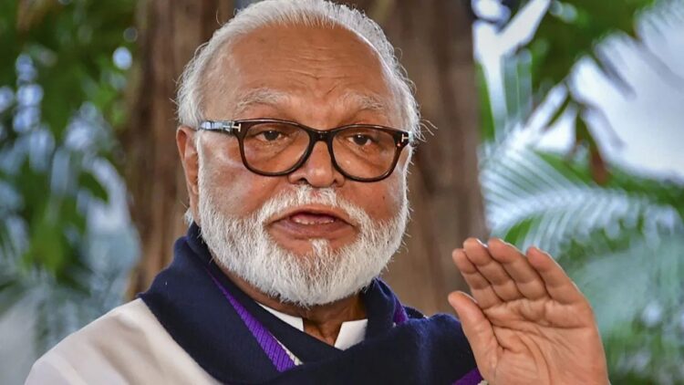 मुंबई होर्डिंग हादसा: बीजेपी ने उद्धव को घेरा तो सहयोगी छगन भुजबल बोले सरकार तो हमारी है.. 1 मुंबई होर्डिंग हादसा: बीजेपी ने उद्धव को घेरा तो सहयोगी छगन भुजबल बोले सरकार तो हमारी है..