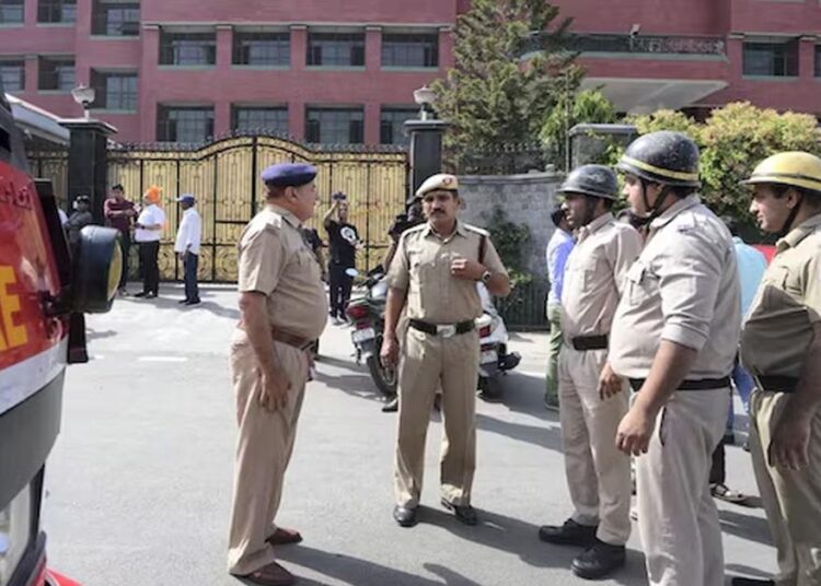 ‘स्कूलों में बम होने की धमकी वाले झूठे संदेशों पर न करें विश्वास’: दिल्ली पुलिस