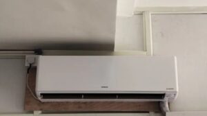 पुलिस चौकी की गर्मी से बचने के लिए हत्या के आरोपी से रिश्वत में मंगा AC,