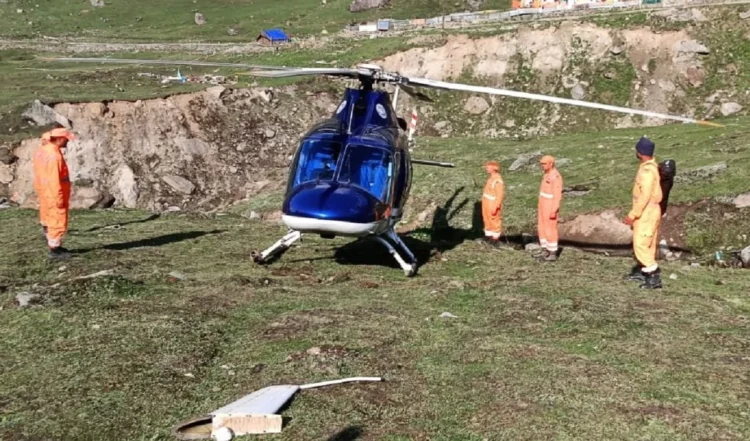केदारनाथ में हेलीकॉप्टर को आपात स्थिति में उतारा गया, सभी यात्री सुरक्षित 1 केदारनाथ में हेलीकॉप्टर को आपात स्थिति में उतारा गया, सभी यात्री सुरक्षित