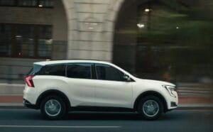 Mahindra XUV 700 AX5 Select