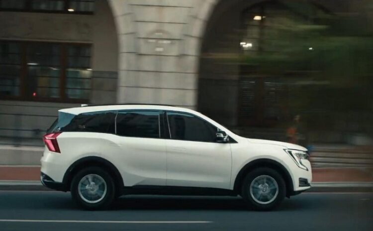 Mahindra XUV 700 AX5 Select