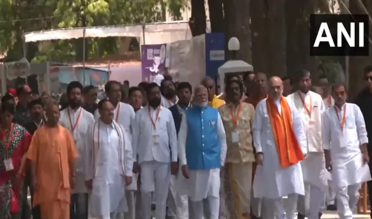 PM Modi के नामांकन के बाद NDA नेताओं ने जीत का भरा दम, बोले-