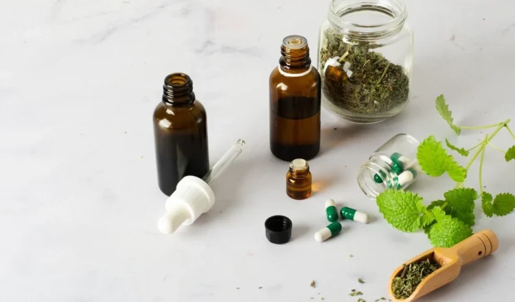 Patanjali और SRM Center संयुक्त रूप से आयुर्वेदिक औषधियों का नैदानिक परीक्षण करेंगे