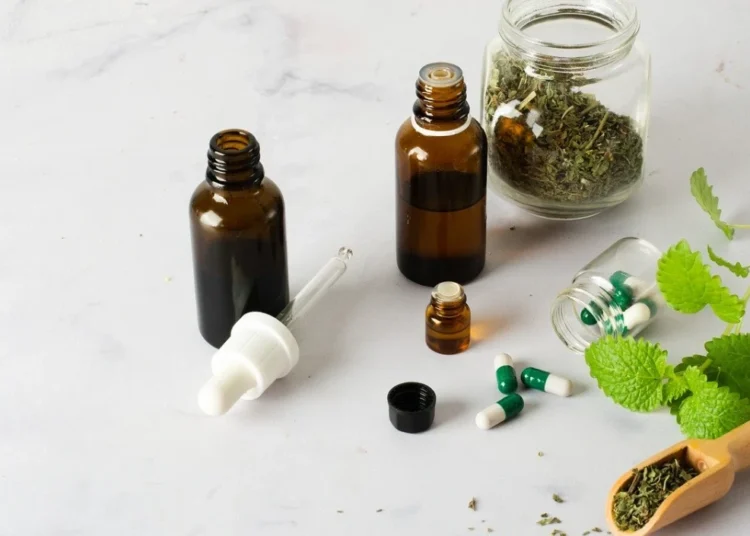 Patanjali और SRM Center संयुक्त रूप से आयुर्वेदिक औषधियों का नैदानिक परीक्षण करेंगे