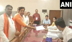 रवि किशन ने दाखिल किया अपना नामांकन, बोले- टूटने वाले हैं पिछली बार के सारे रिकॉर्ड