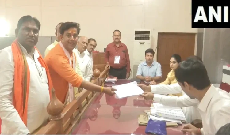 रवि किशन ने दाखिल किया अपना नामांकन, बोले- टूटने वाले हैं पिछली बार के सारे रिकॉर्ड