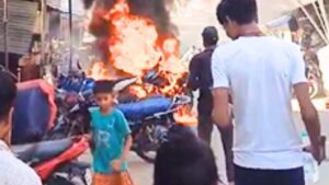 औरंगाबाद: बाइक बनी आग का गोला, मची अफरा तफरी